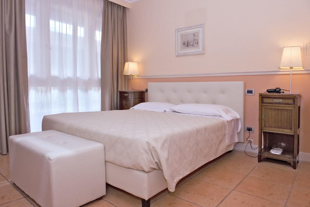 Hotel Ponte Di Rialto Крема Екстер'єр фото