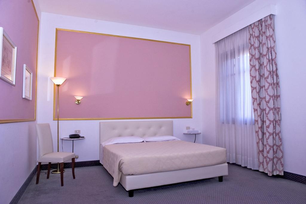 Hotel Ponte Di Rialto Крема Номер фото