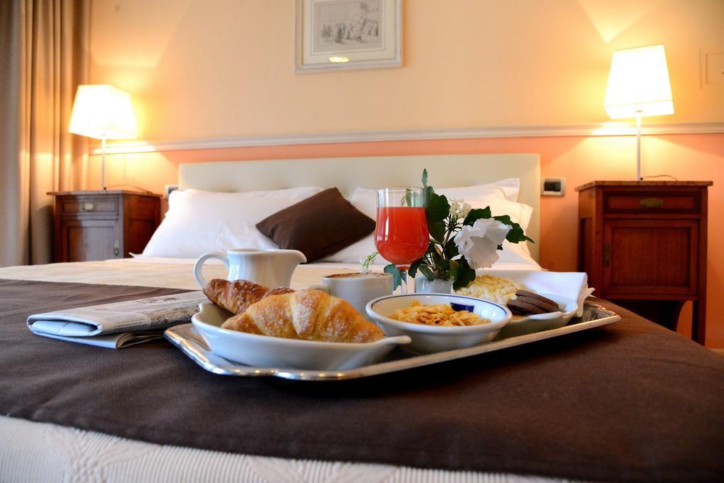 Hotel Ponte Di Rialto Крема Екстер'єр фото