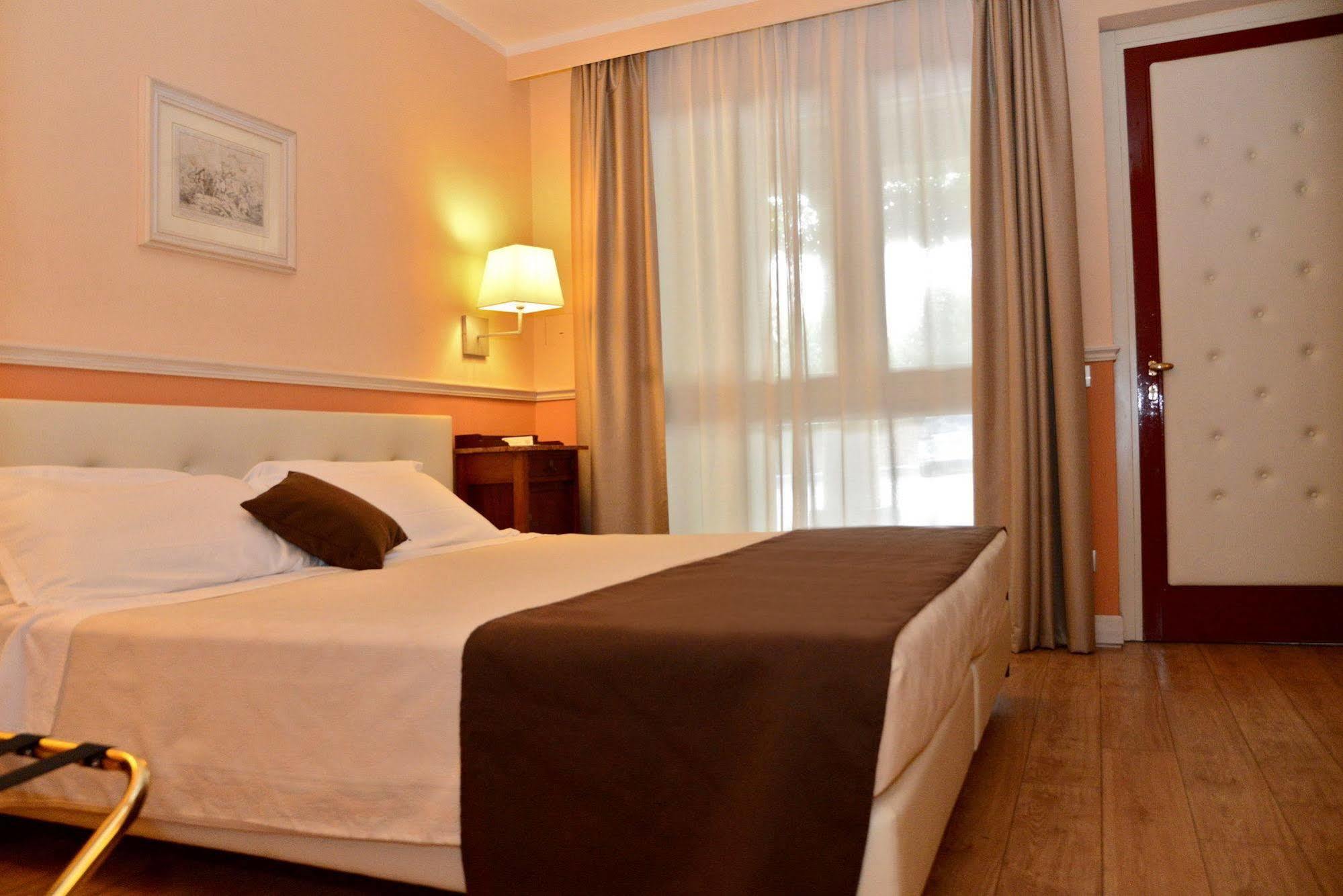 Hotel Ponte Di Rialto Крема Екстер'єр фото